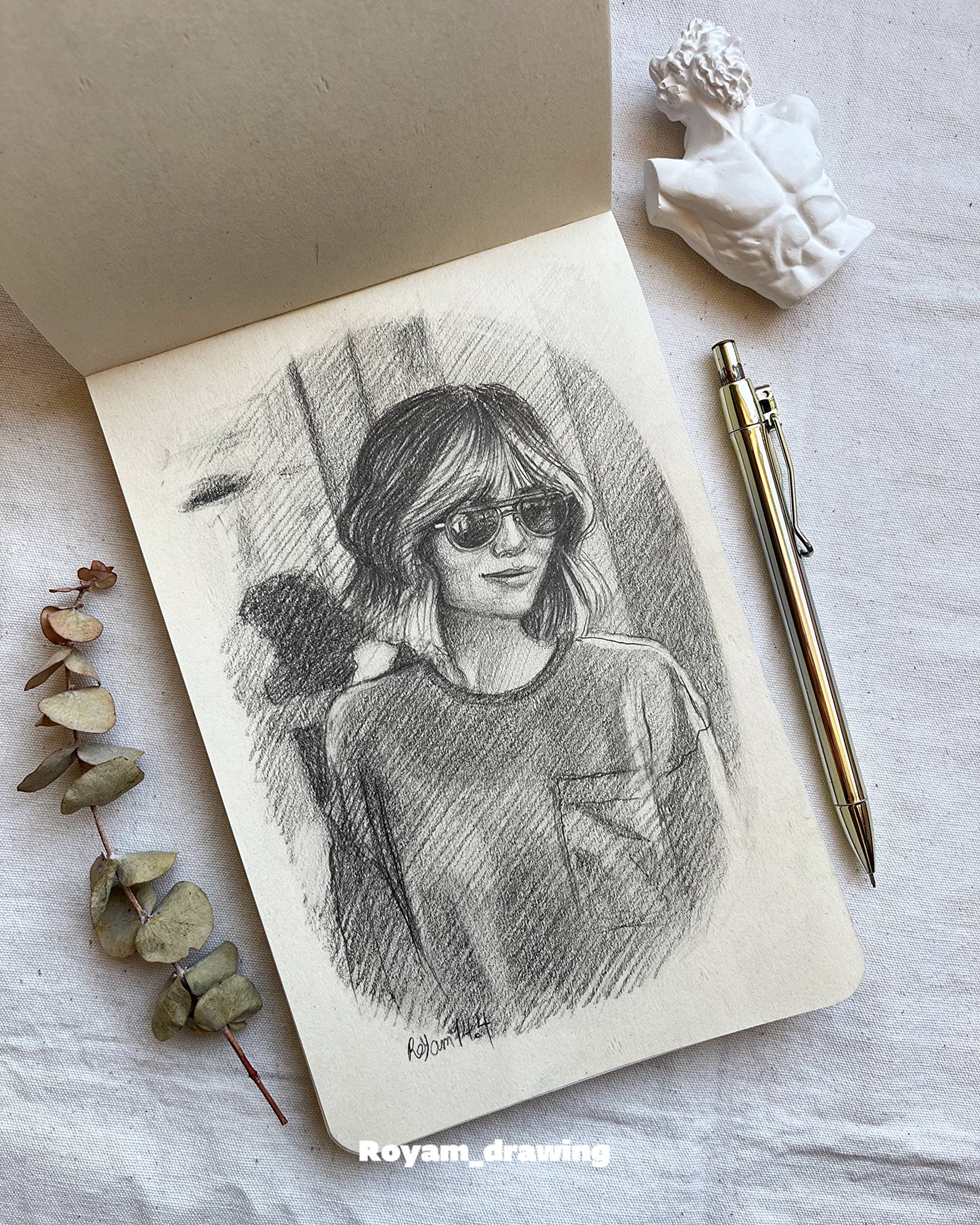 نمونه طراحی چهره در اسکچبوک رویا خانی